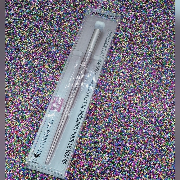 Wet n Wild Pro Brush Line Precision Flat Face Brush - Picture 3 of 5